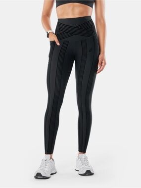 Fanka Contour-Textured High-Waist Black Leggings